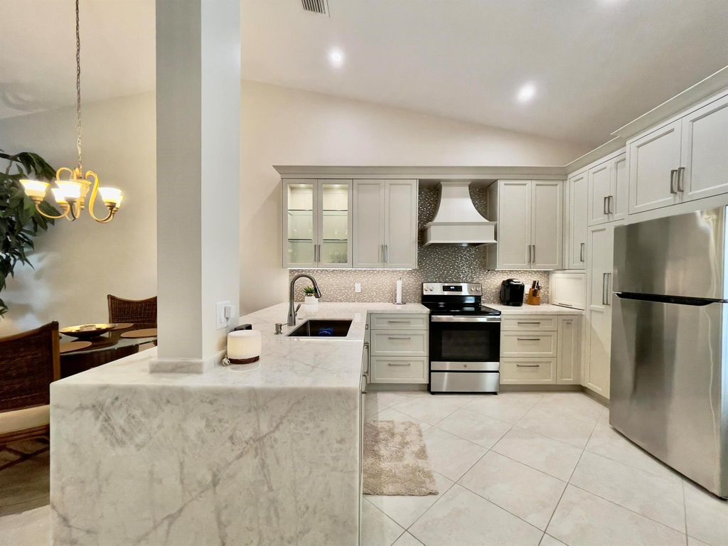 202 Cypress Point Drive 202, Palm Beach Gardens, FL 33418