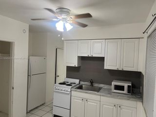 1931 Jefferson St E, Hollywood, FL 33020