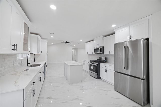 6415 Upshaw Drive, Houston, TX 77396