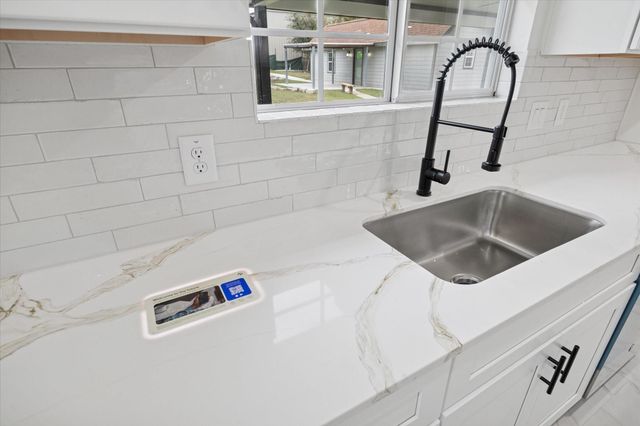 6415 Upshaw Drive, Houston, TX 77396