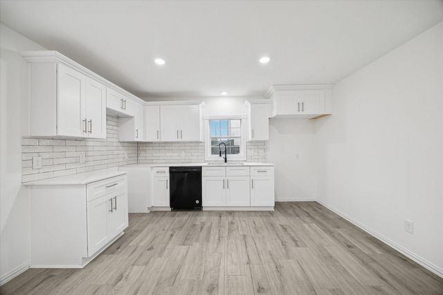 6415 Upshaw Drive, Houston, TX 77396