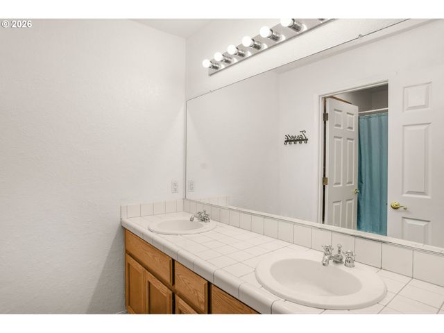 3295 Ne 4TH Ave, Hillsboro, OR 97124