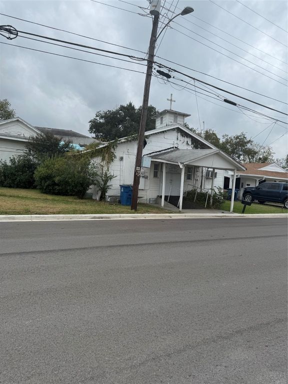 1504 E 1st North Street, Kaufman, TX 75142