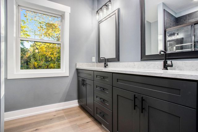 8060 Hunters Crossing, Kalamazoo, MI 49009