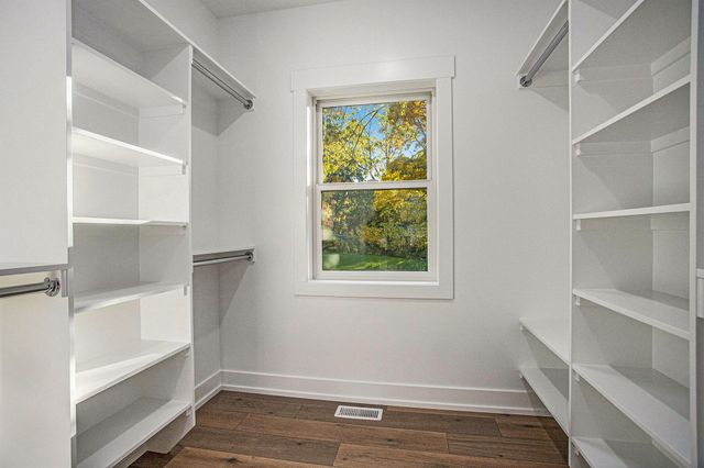 8060 Hunters Crossing, Kalamazoo, MI 49009