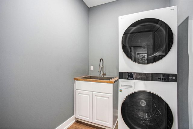 8060 Hunters Crossing, Kalamazoo, MI 49009