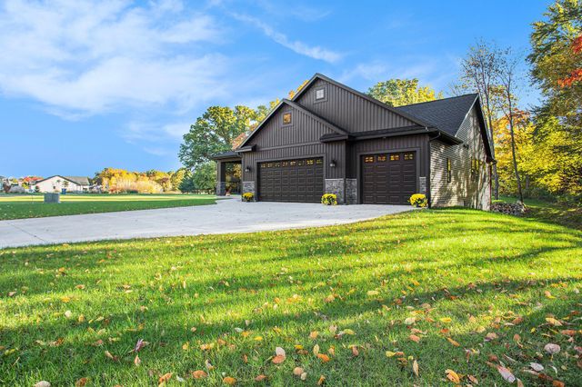 8060 Hunters Crossing, Kalamazoo, MI 49009