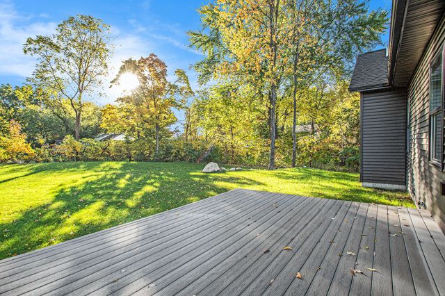 8060 Hunters Crossing, Kalamazoo, MI 49009