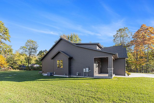 8060 Hunters Crossing, Kalamazoo, MI 49009