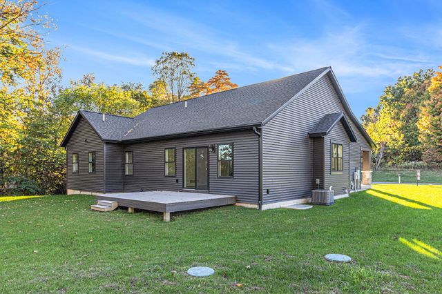 8060 Hunters Crossing, Kalamazoo, MI 49009