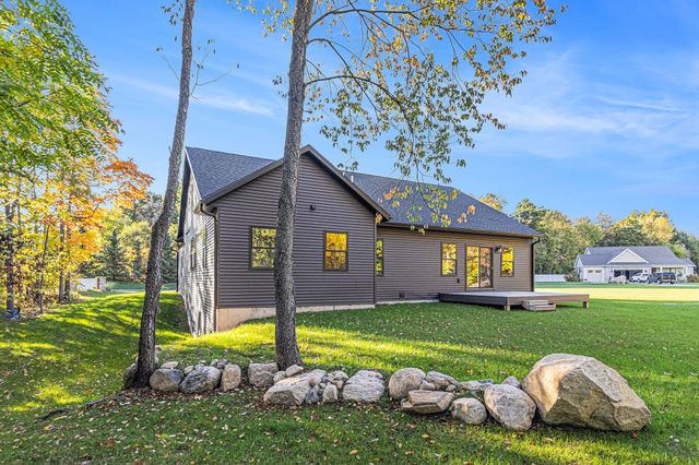 8060 Hunters Crossing, Kalamazoo, MI 49009