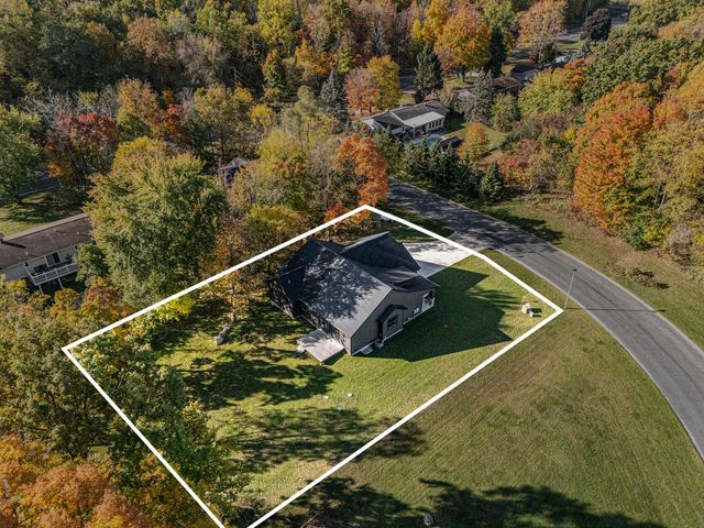 8060 Hunters Crossing, Kalamazoo, MI 49009