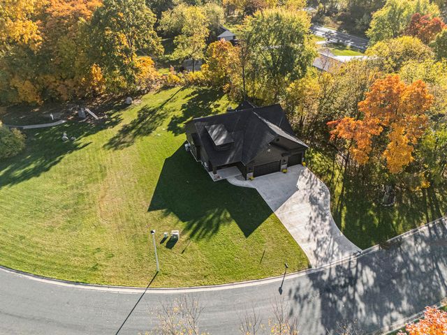 8060 Hunters Crossing, Kalamazoo, MI 49009