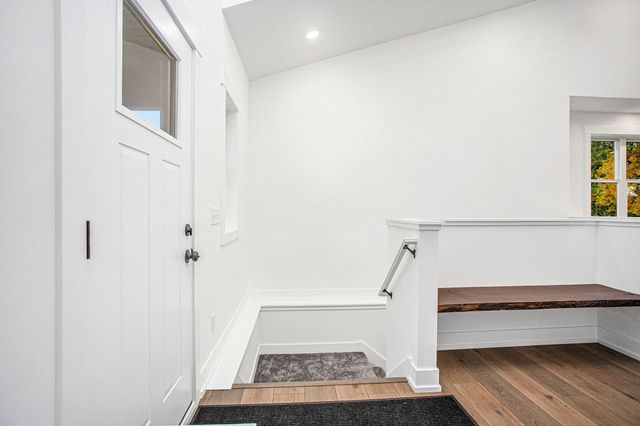 8060 Hunters Crossing, Kalamazoo, MI 49009