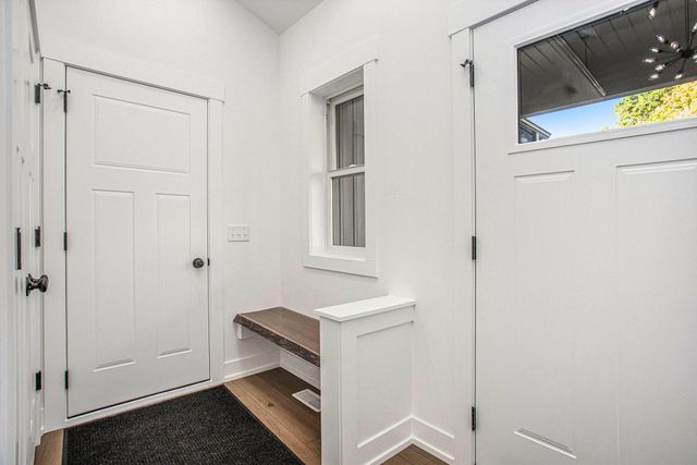 8060 Hunters Crossing, Kalamazoo, MI 49009