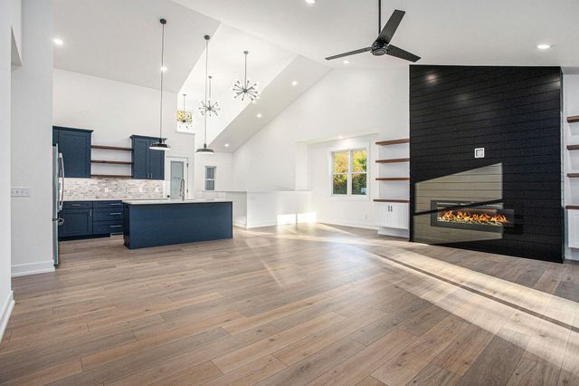 8060 Hunters Crossing, Kalamazoo, MI 49009