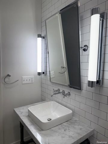 804 N Main Street 2A, Rochester, MI 48307