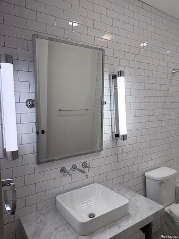 804 N Main Street 2A, Rochester, MI 48307