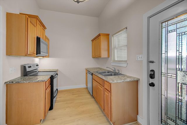 1017 11th Street 2, Galveston, TX 77550