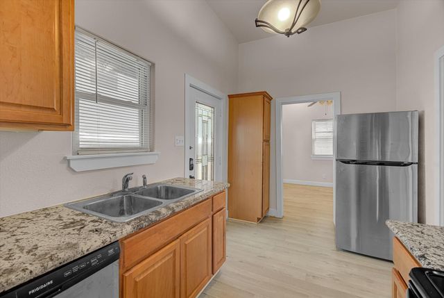 1017 11th Street 2, Galveston, TX 77550