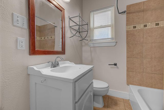 1017 11th Street 2, Galveston, TX 77550