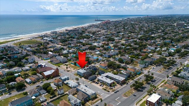 1017 11th Street 2, Galveston, TX 77550
