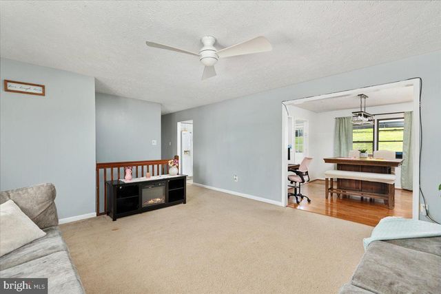 1475 MARKHAM ST, Front Royal, VA 22630