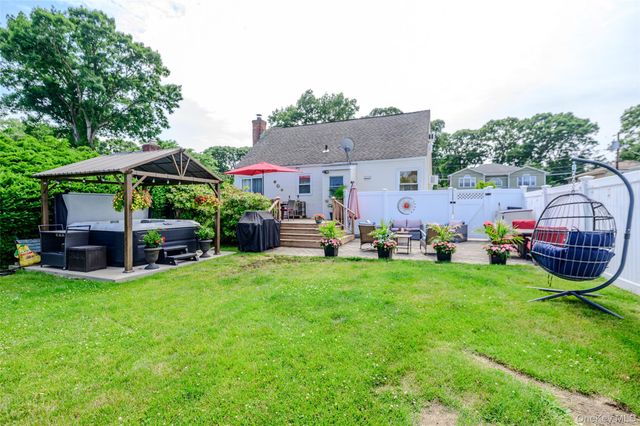 26 Rhode Avenue, Merrick, NY 11566