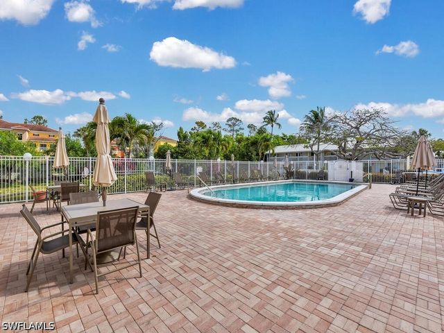 4617 Bayshore DR H5, Naples, FL 34112