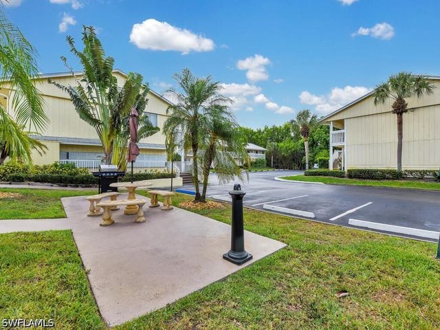4617 Bayshore DR H5, Naples, FL 34112