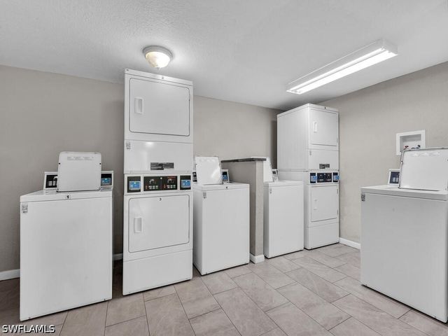 4617 Bayshore DR H5, Naples, FL 34112