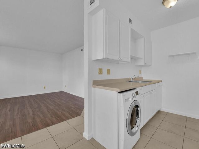 4617 Bayshore DR H5, Naples, FL 34112