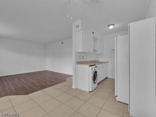 4617 Bayshore DR H5, Naples, FL 34112