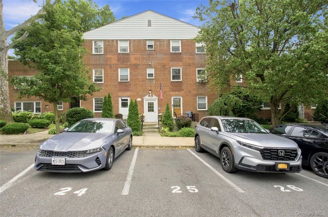 15 Leewood 2L, Eastchester, NY 10709
