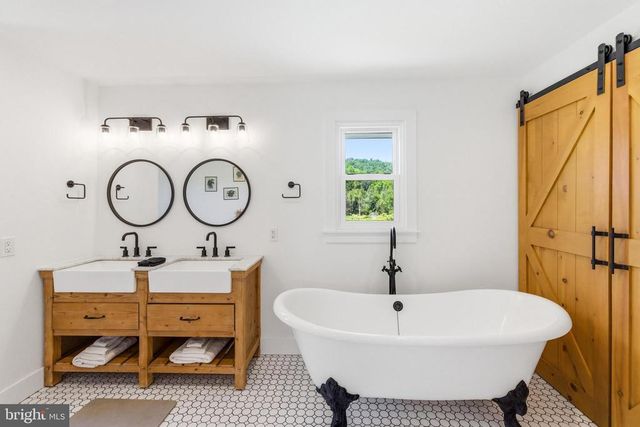 3259 IDA RD, Luray, VA 22835