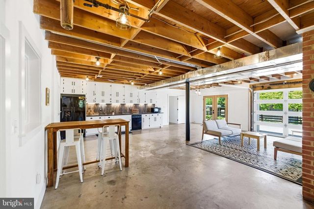 3259 IDA RD, Luray, VA 22835
