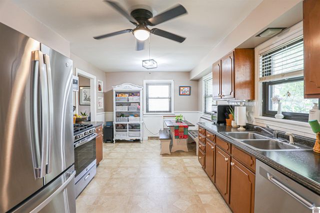 412 Joe Clifton Dr, Paducah, KY 42001
