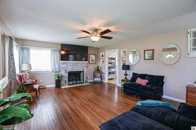412 Joe Clifton Dr, Paducah, KY 42001