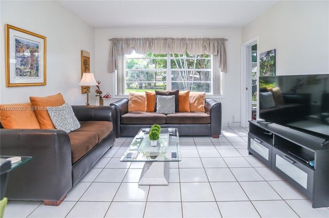 5100 NW 35th St 107, Lauderdale Lakes, FL 33319