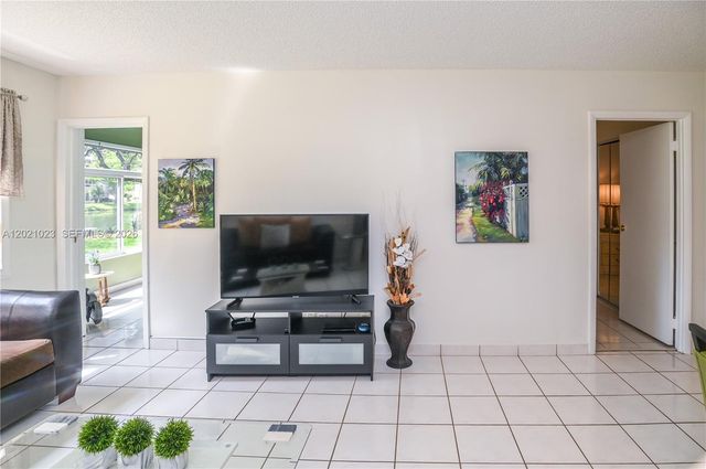 5100 NW 35th St 107, Lauderdale Lakes, FL 33319