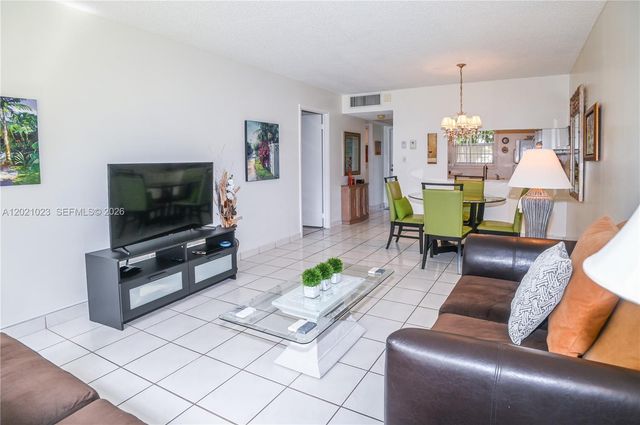 5100 NW 35th St 107, Lauderdale Lakes, FL 33319