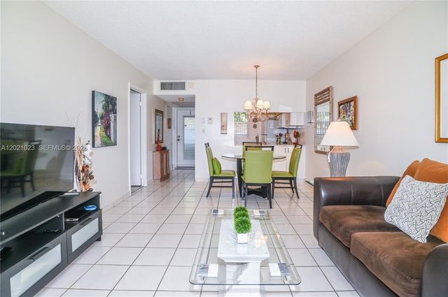 5100 NW 35th St 107, Lauderdale Lakes, FL 33319