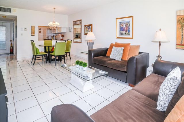 5100 NW 35th St 107, Lauderdale Lakes, FL 33319