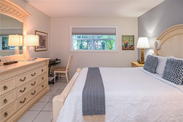 5100 NW 35th St 107, Lauderdale Lakes, FL 33319