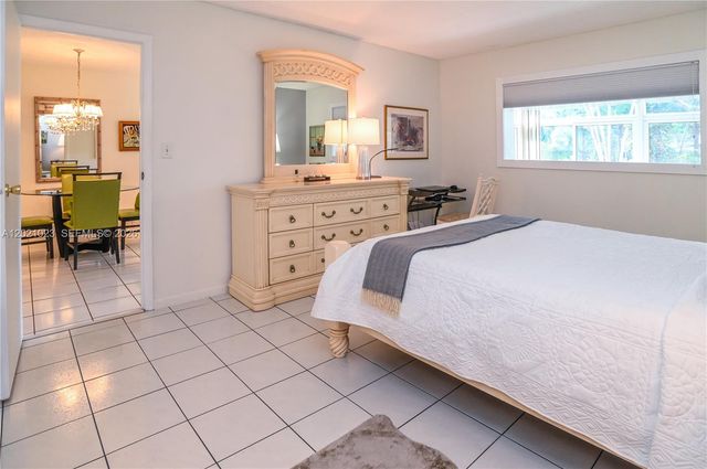 5100 NW 35th St 107, Lauderdale Lakes, FL 33319