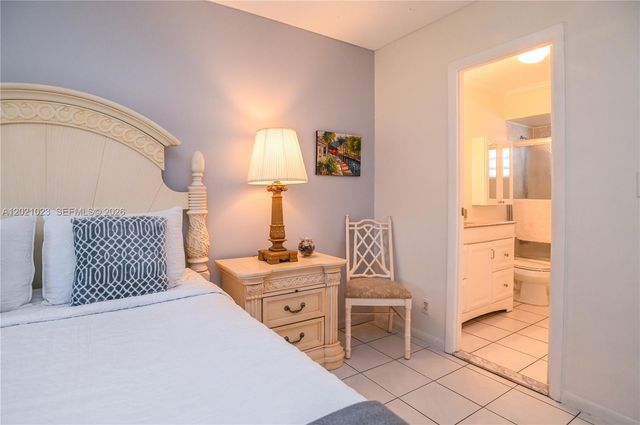 5100 NW 35th St 107, Lauderdale Lakes, FL 33319