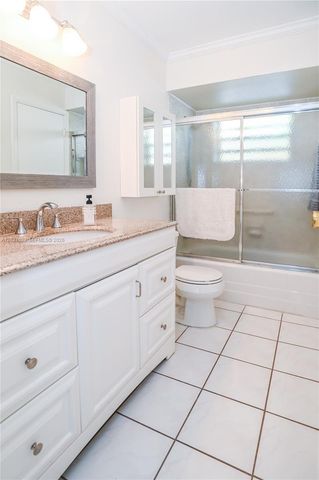 5100 NW 35th St 107, Lauderdale Lakes, FL 33319