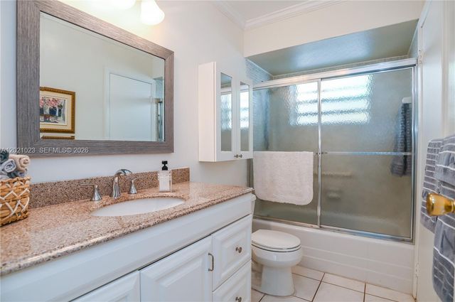 5100 NW 35th St 107, Lauderdale Lakes, FL 33319