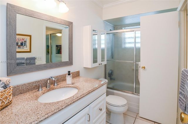5100 NW 35th St 107, Lauderdale Lakes, FL 33319