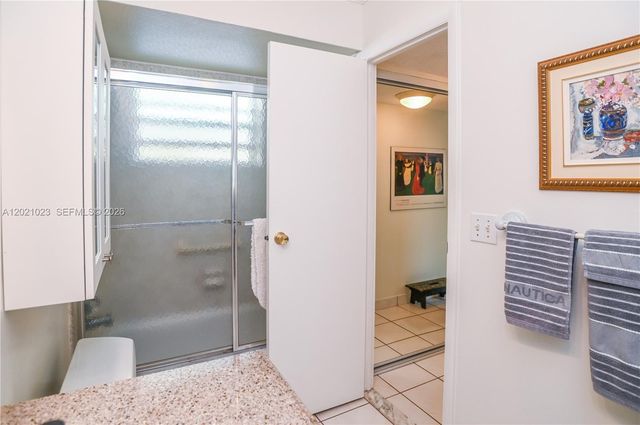 5100 NW 35th St 107, Lauderdale Lakes, FL 33319